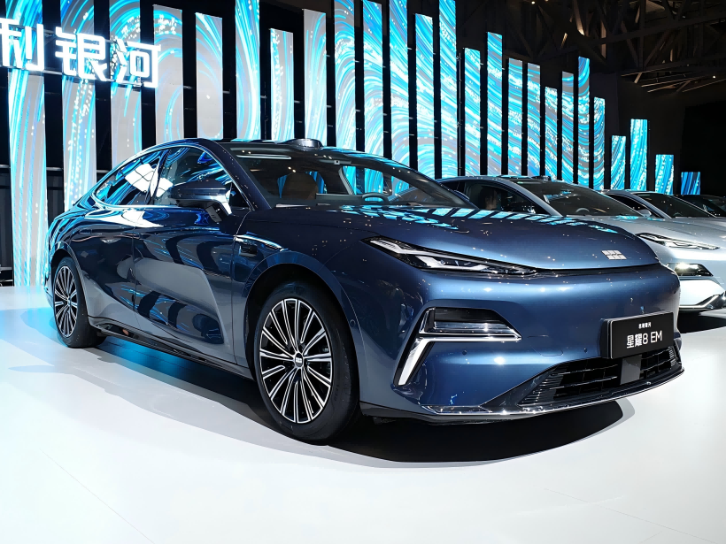 The Geely Galaxy Xingyao 8 EM is set to launch in May as a large plug-in hybrid vehicle, featuring the Thunder God EM-P Super Hybrid system.